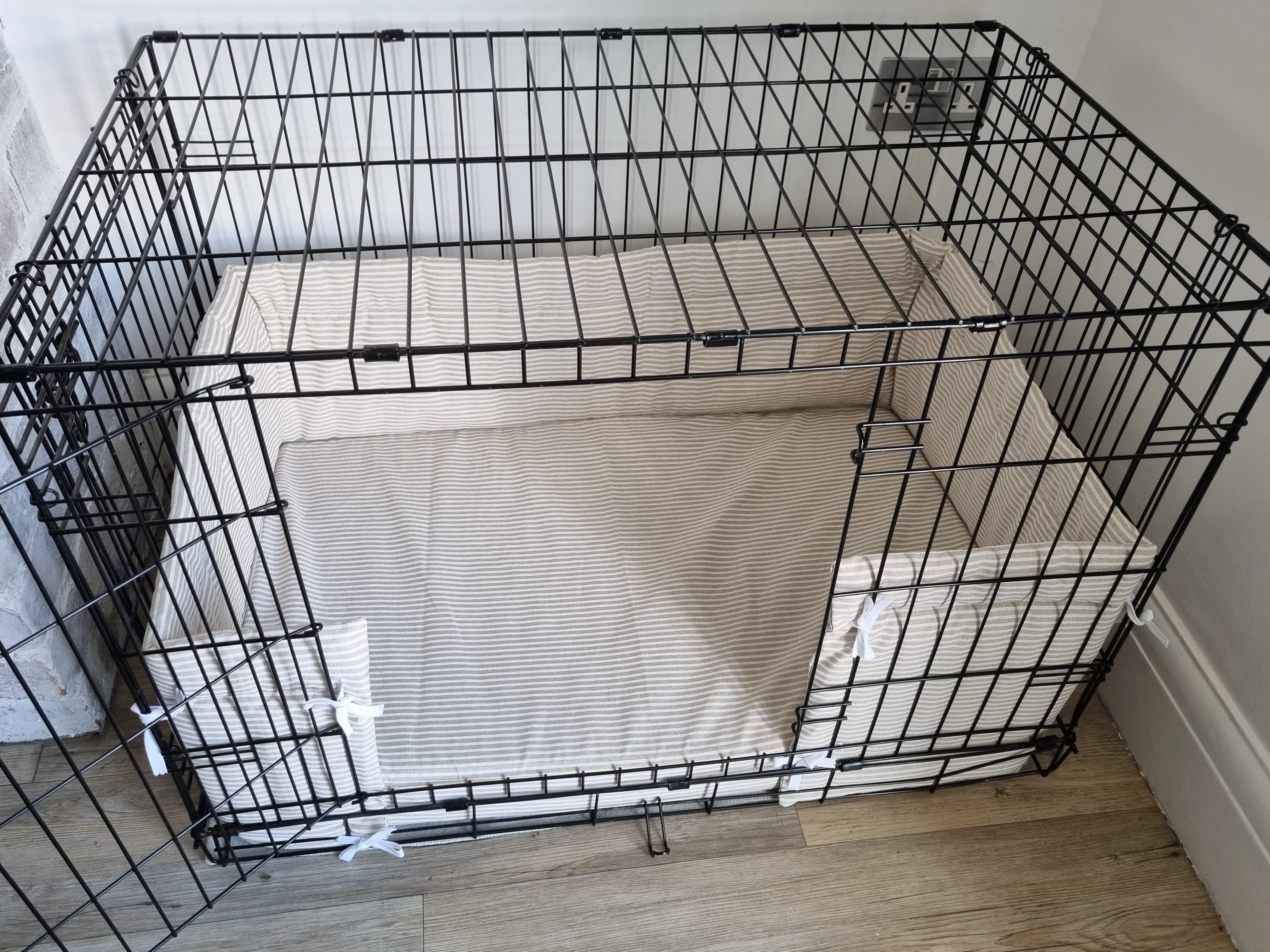 Dog crate bed and bumper set - White stripes design - Image 3