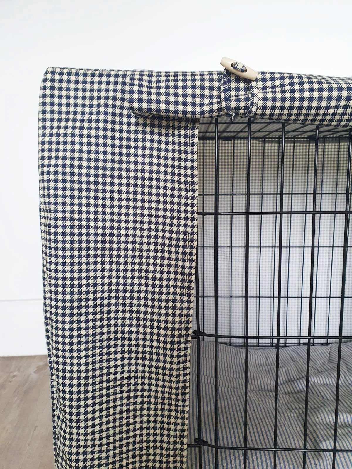 Dog crate cover - Navy chequered design - 1 left - Image 3