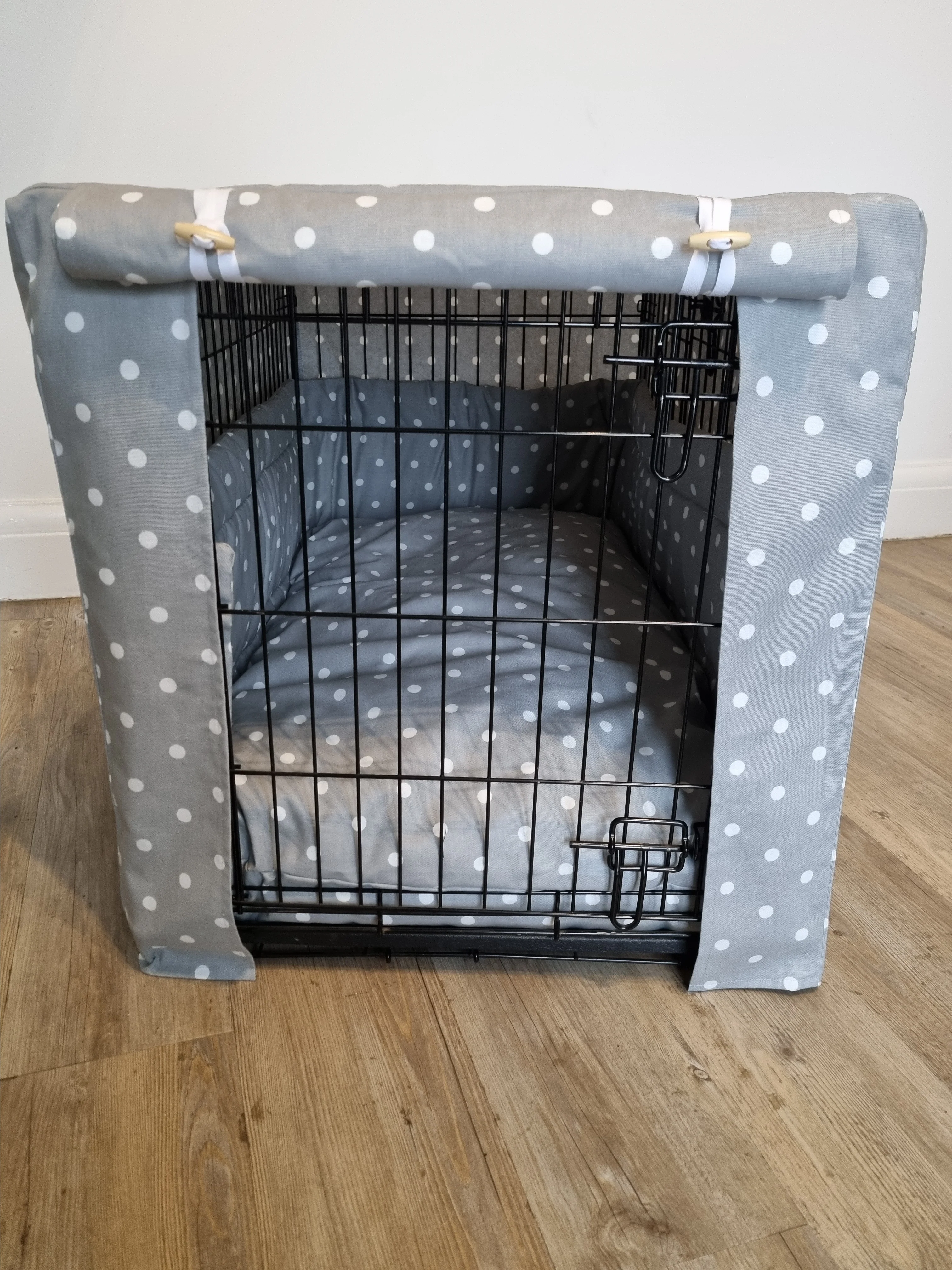 Dog crate set - International Customers  - crate cover, bumper and bed cover -  Grey spots - Image 3