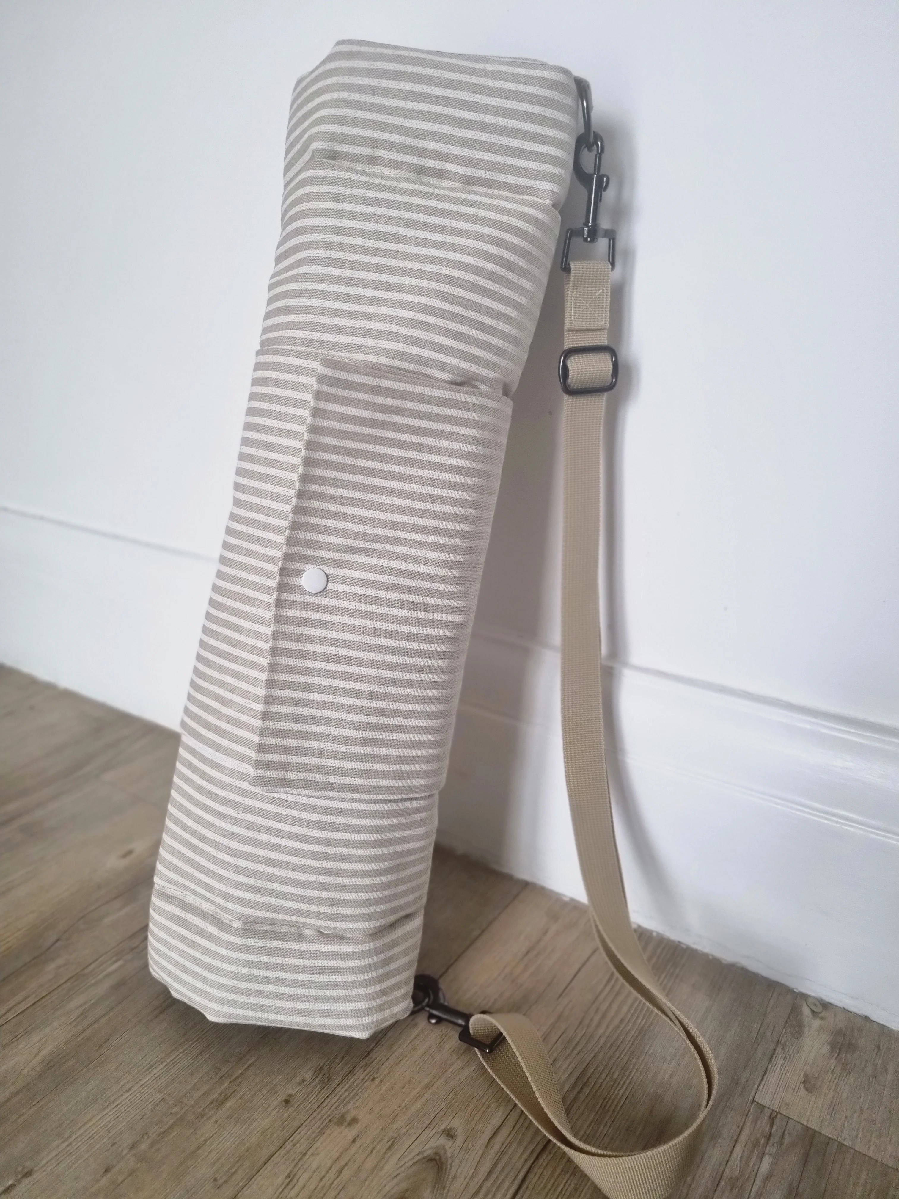 Dog settle mat/Travel mat - White stripes design - Image 5