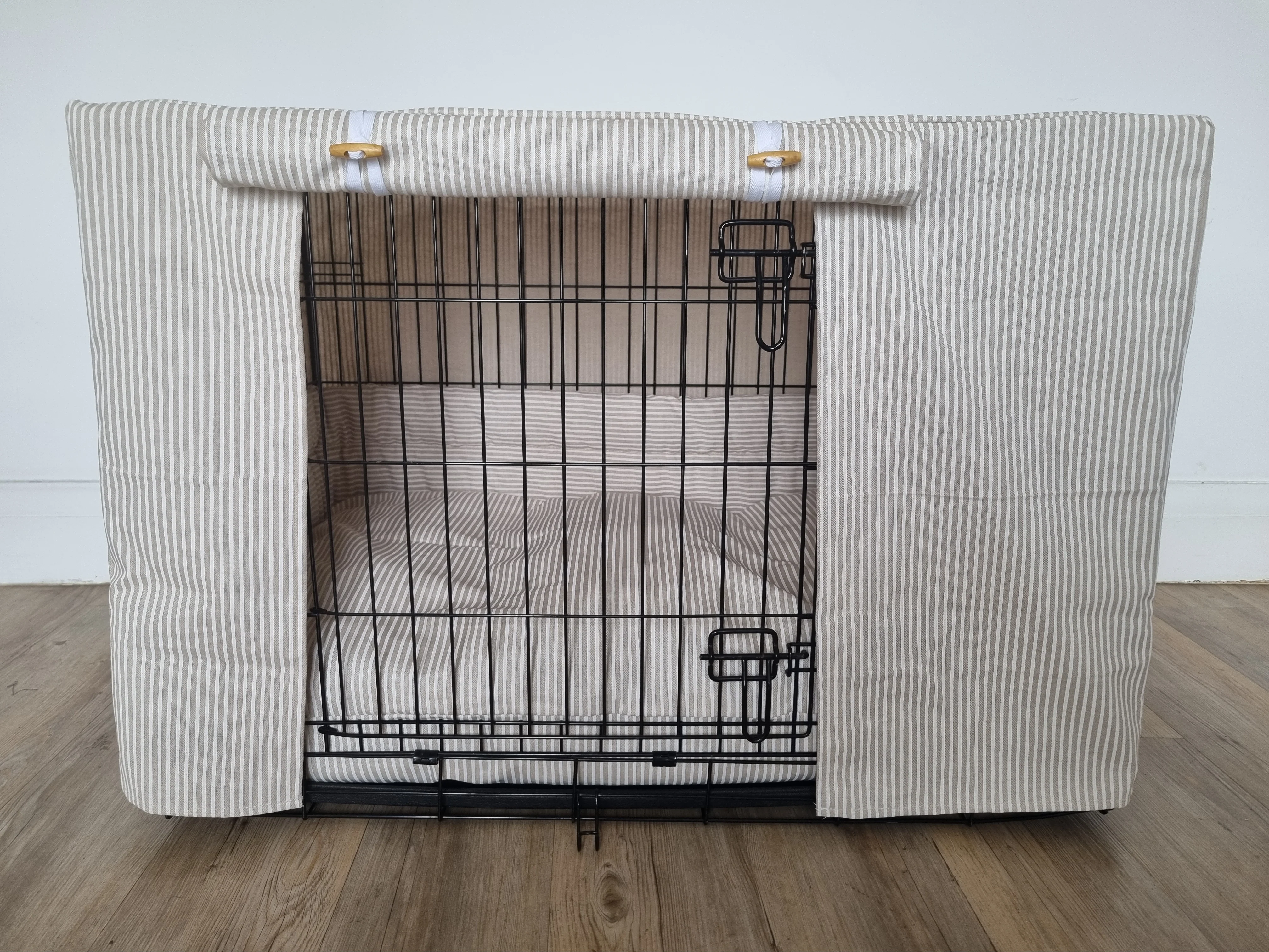 Dog crate set - International Customers  - crate cover, bumper and bed cover - White Stripes design - Image 3